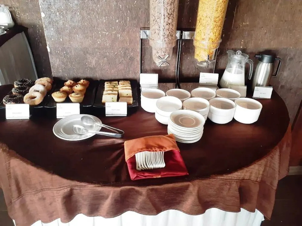 JB Skyhilton Inn