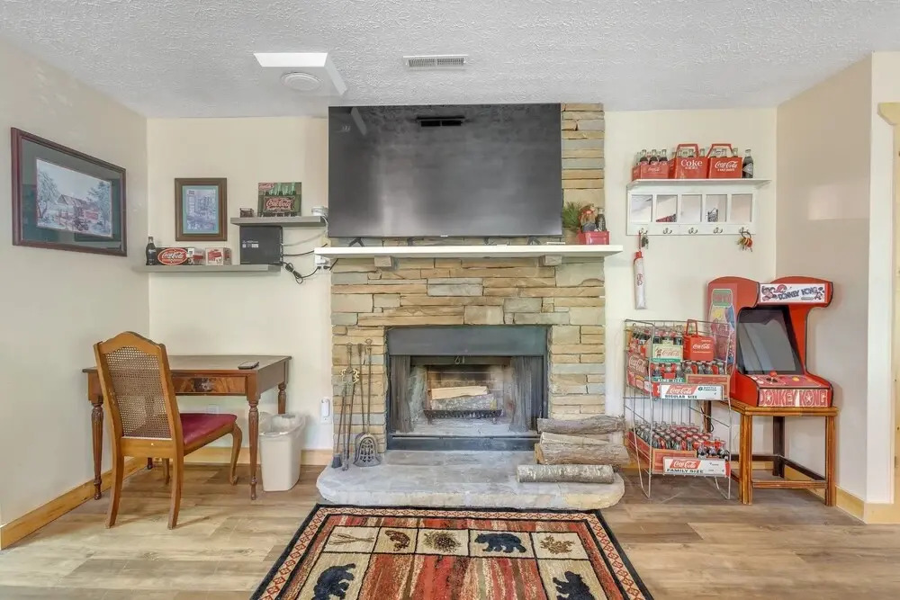 Thirsty Bear Den - Relaxing Pet Friendly Cabin In Gatlinburg 3 Bedroom Home by Redawning