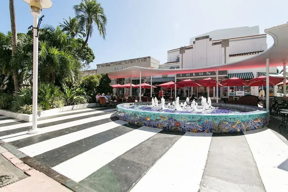 Holiday Apartment on Lincoln Road