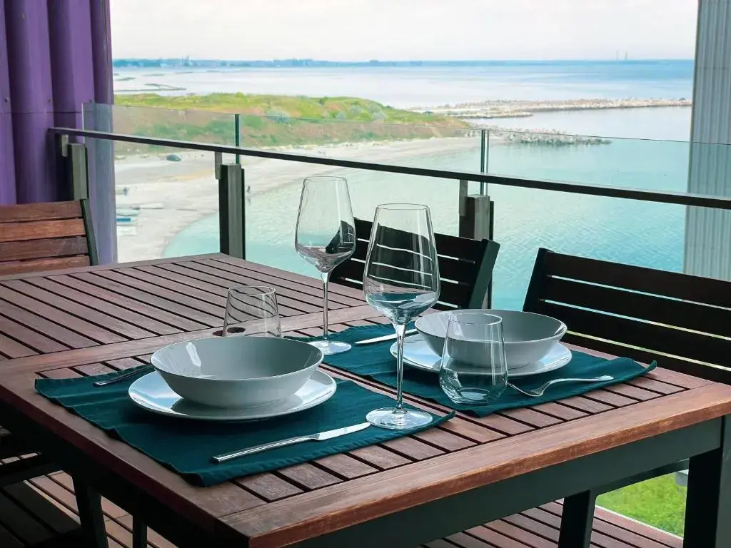 Charming sea view apt - quiet area, 5 min to beach