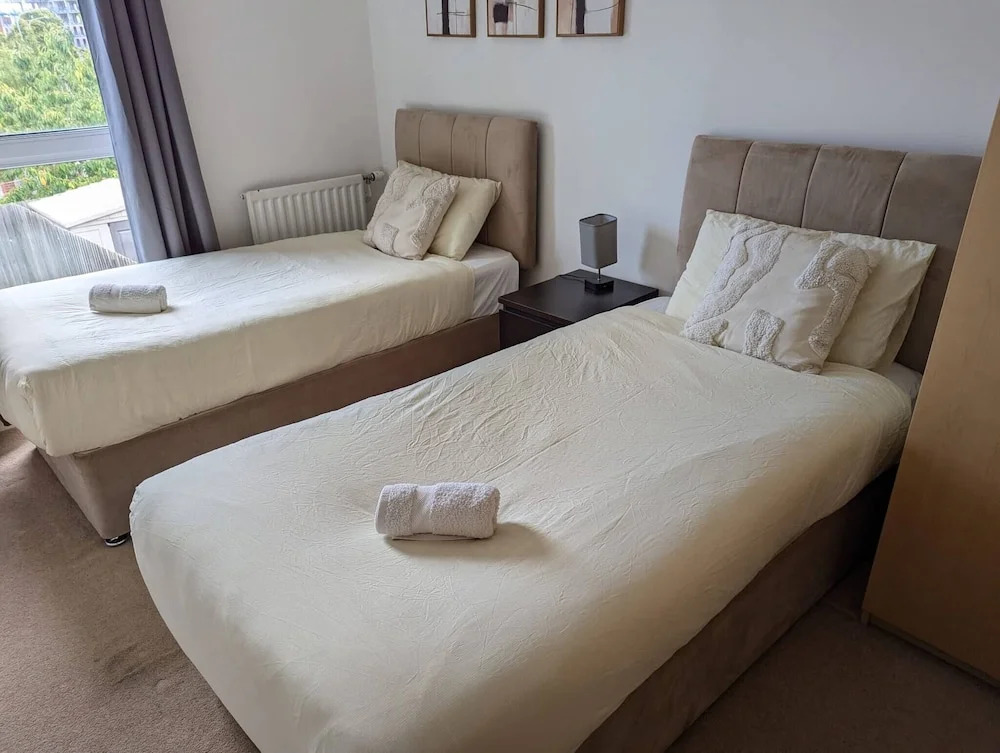 3-bed Elegant House Near Museums, Bullring & Parks