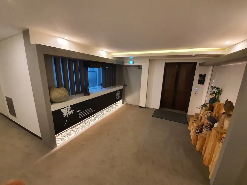 Owl Hotel