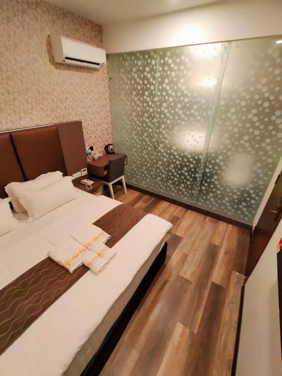 Spring Season Hotel