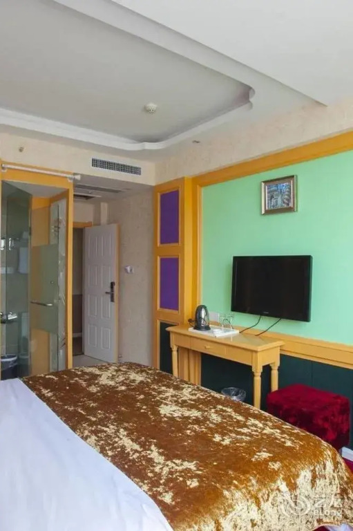 Roman Holiday Hotel (Wuhan Xibei Lake)
