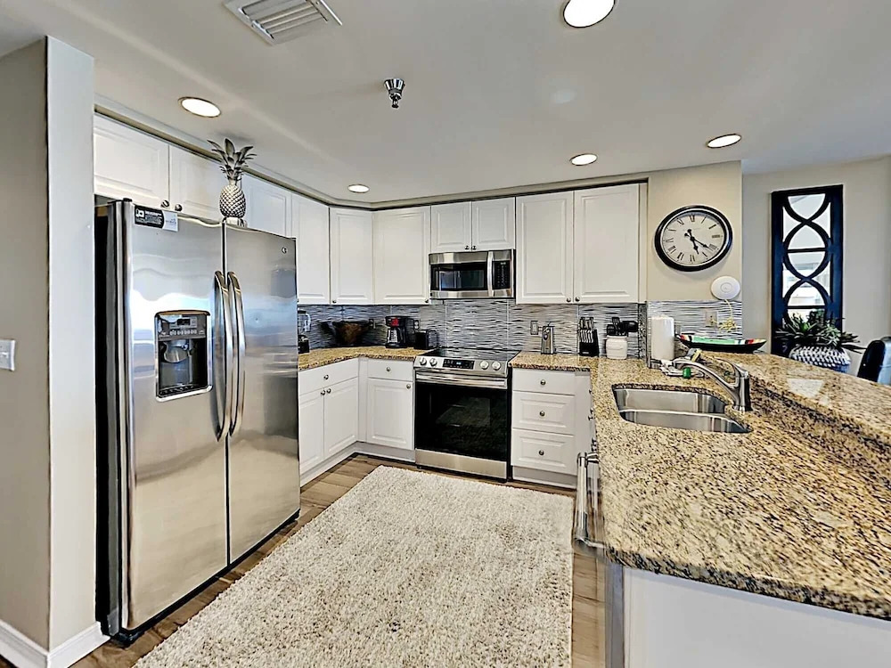 Emerald Isle Pensacola Beach by Southern Vacation Rentals