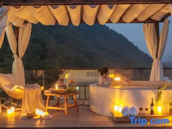 Anji Fuyun Mountain Foot · Mountain Wilderness Hot Spring Resort B&B