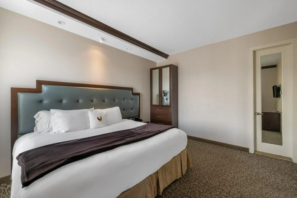 Aura Hotel Brooklyn