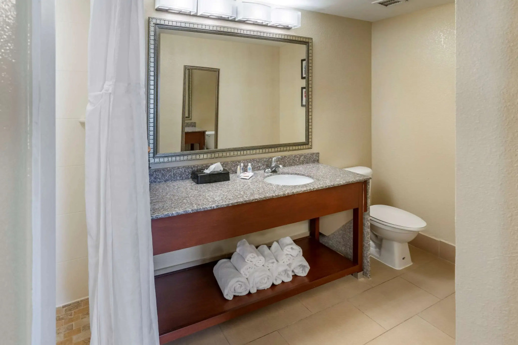 Comfort Inn & Suites Lincoln I-20