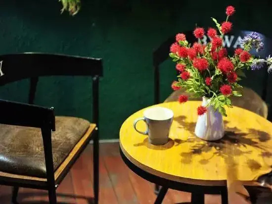 Baiwei Themed Hotel