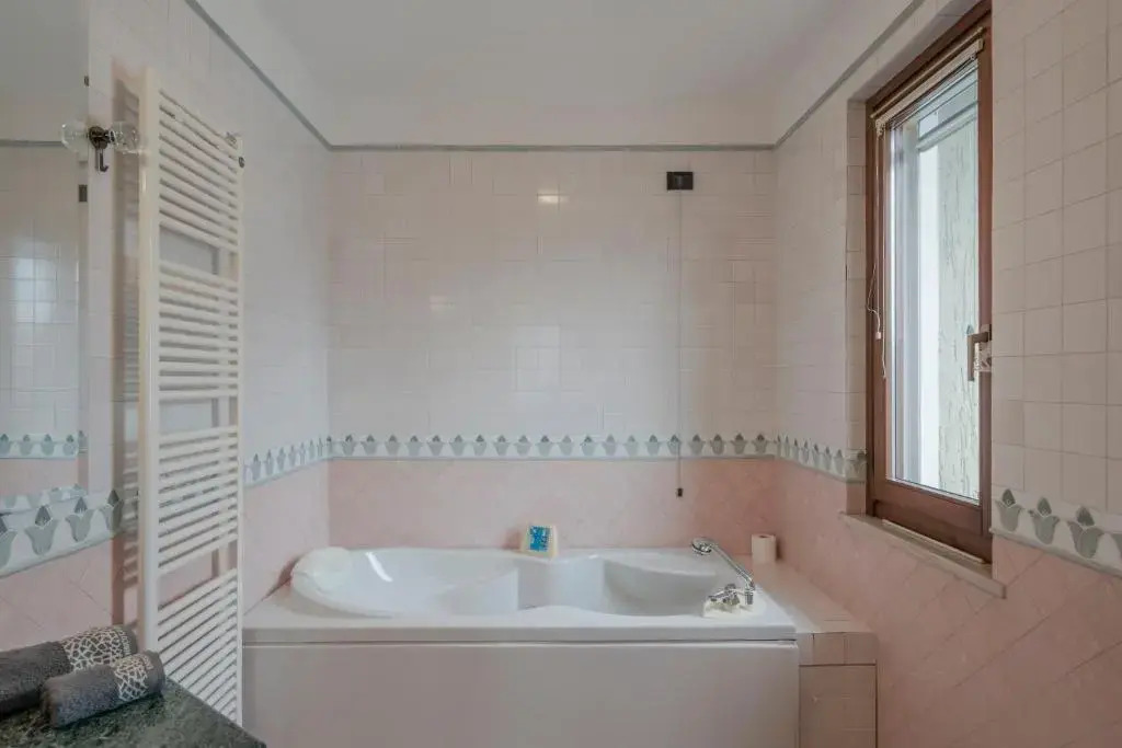 Casa Mary Tre - attico con terrazza a 2 passi dal lago