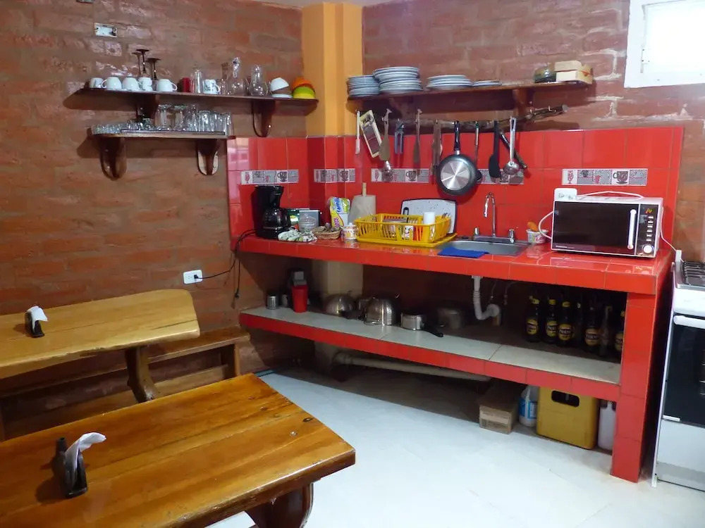 Hostal La Casa Amarilla City