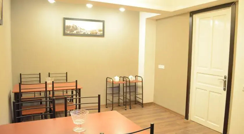 Three Rooms Hotel