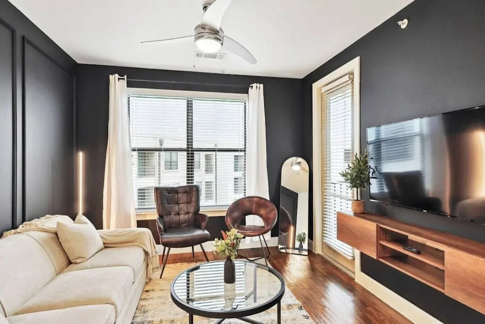 Luxe 1 Bedroom With Pool Near Toyota HQ & Legacy West