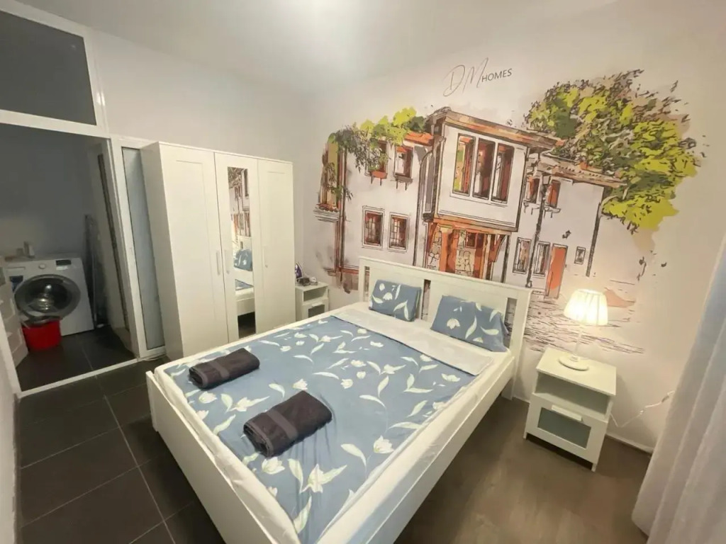 Top Center 2-BR Apartment with lovely Outdoor Area