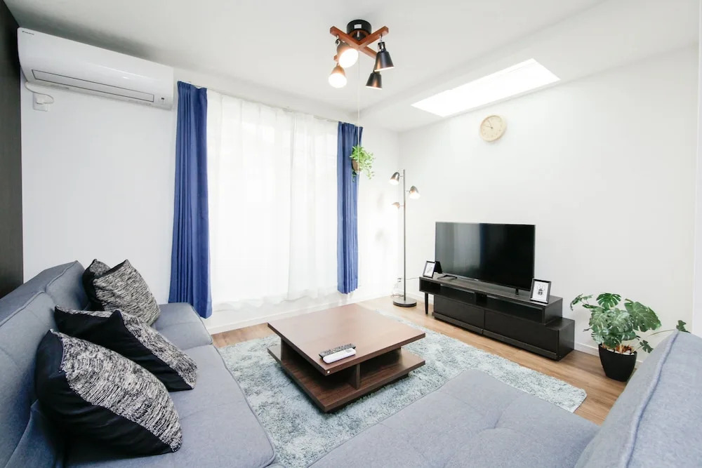 Higashi-Rokugo House WHITE by Tranova