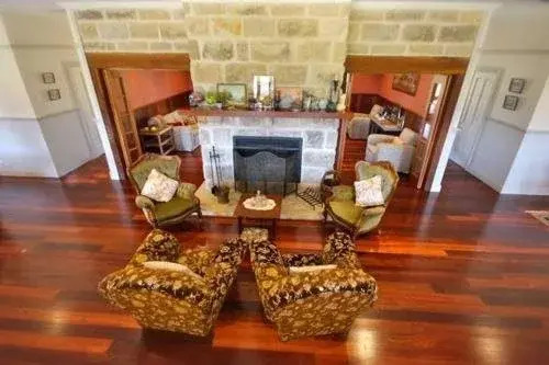 Hanging Tree Wines