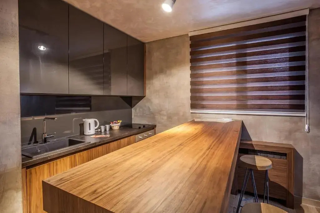 REINA Apartments