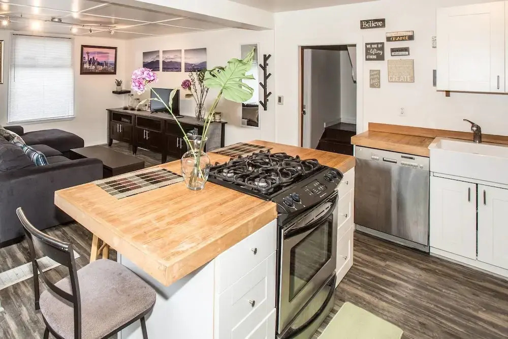Lake Daze Getaway Beautiful Seattle 3 bd 1 ba