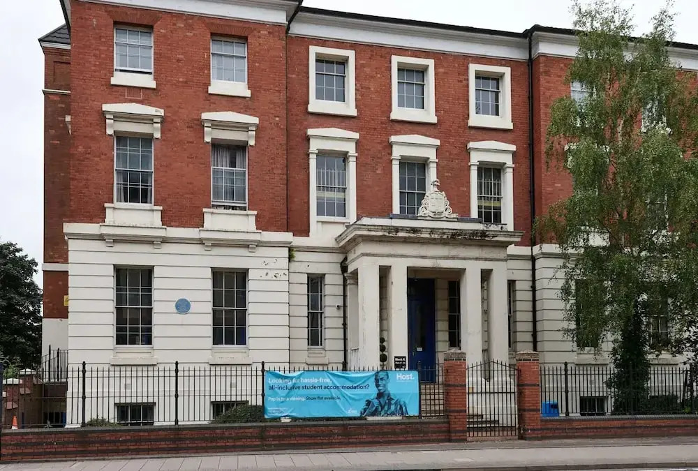 Queen's Hospital Close