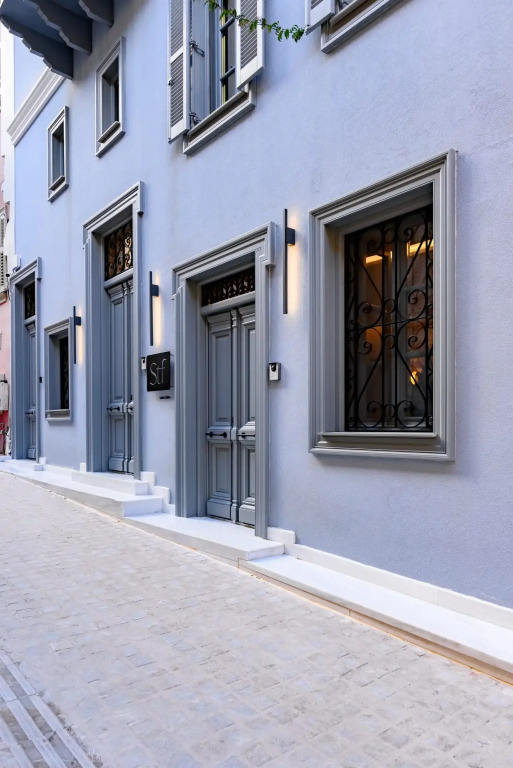 STF Luxury Suites