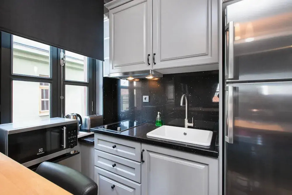 2 Bedroom Apartment w Kitchen