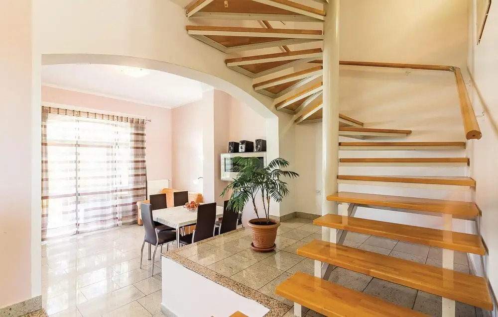 Stunning Home in Pula With Wifi and 6 Bedrooms
