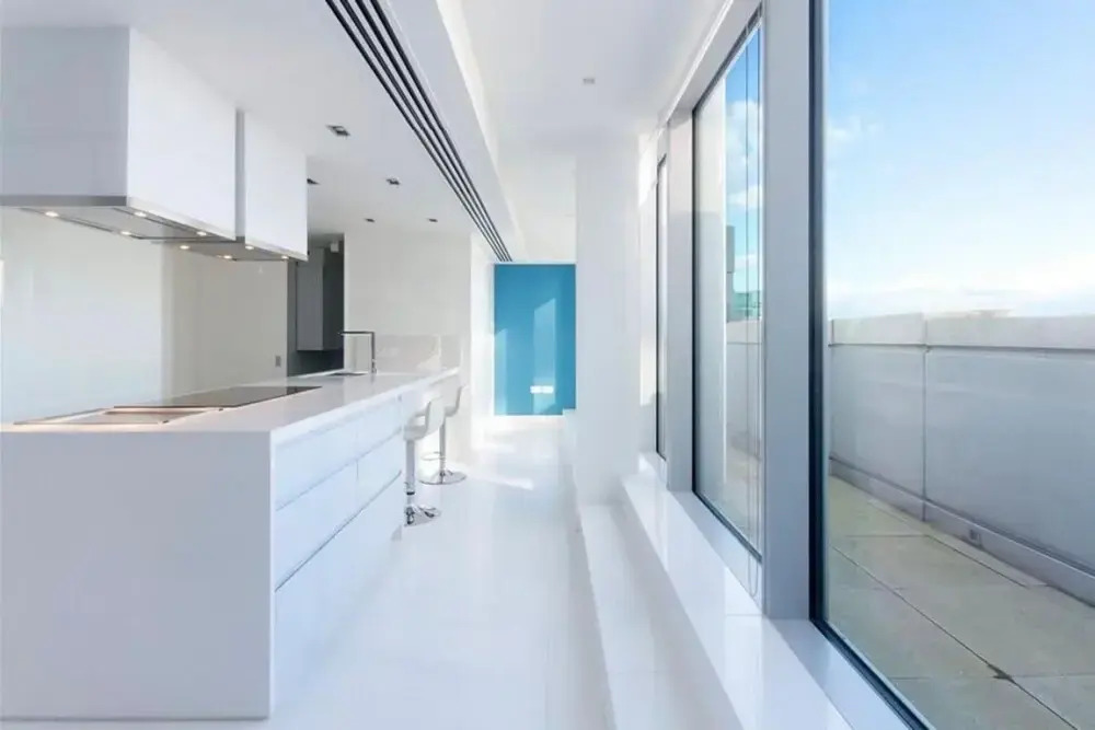 4 Bed Penthouse - Sleeps 10 - Parking - Smoking