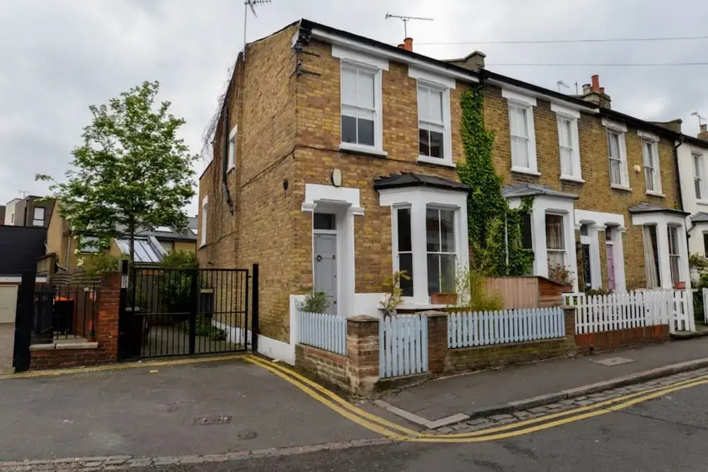 3 Bedroom House In Heart Of Stoke Newington