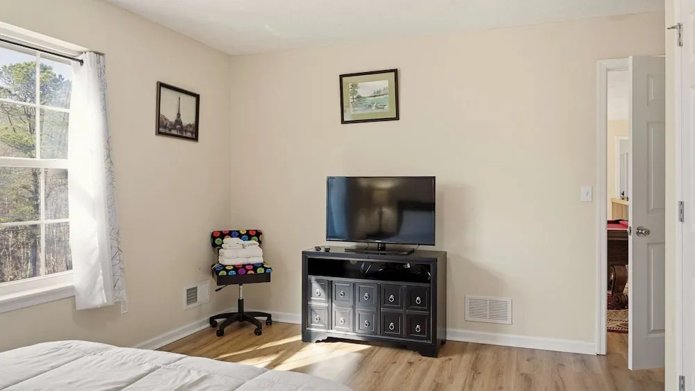 Poconos Fun by Avantstay Mount Pocono Escape Firepit + Game Room Near Trails + Lakes