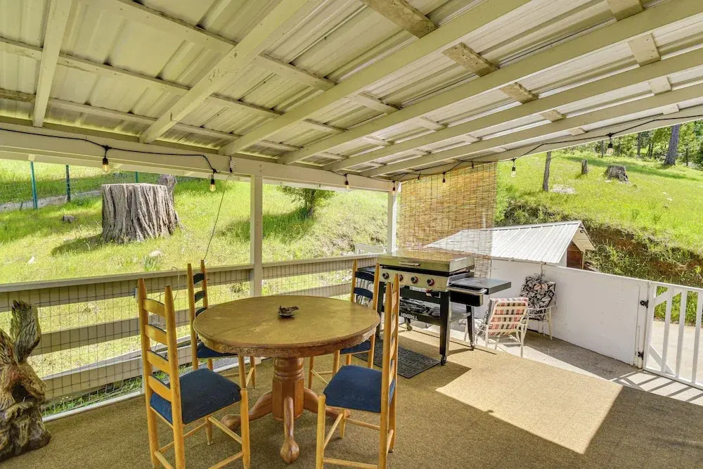 Peaceful Groveland Home w/ Deck + Fire Pit!
