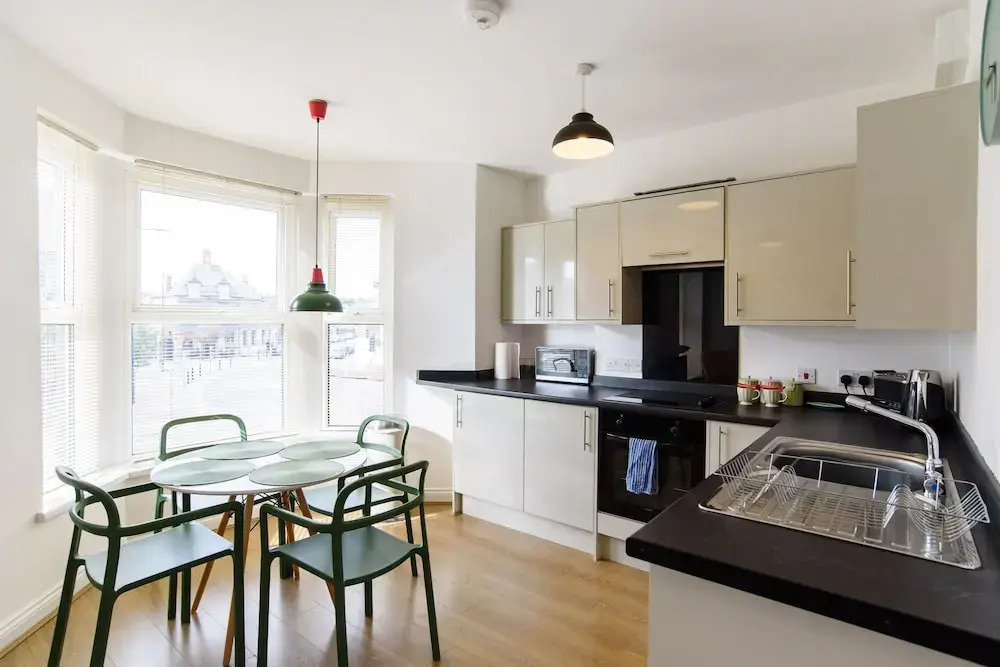 2 88A Albany Road