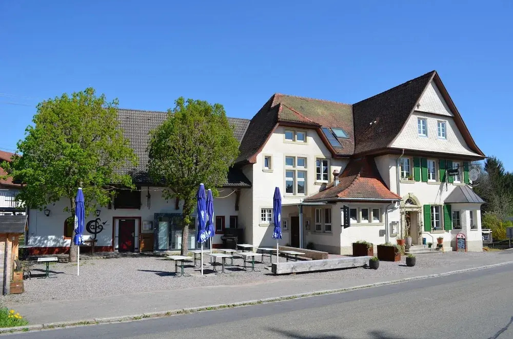 Hotel und Gasthaus "Löwen" - Wellcome Motorbiker, Berufsleute und Reisende im Schwarzwald
