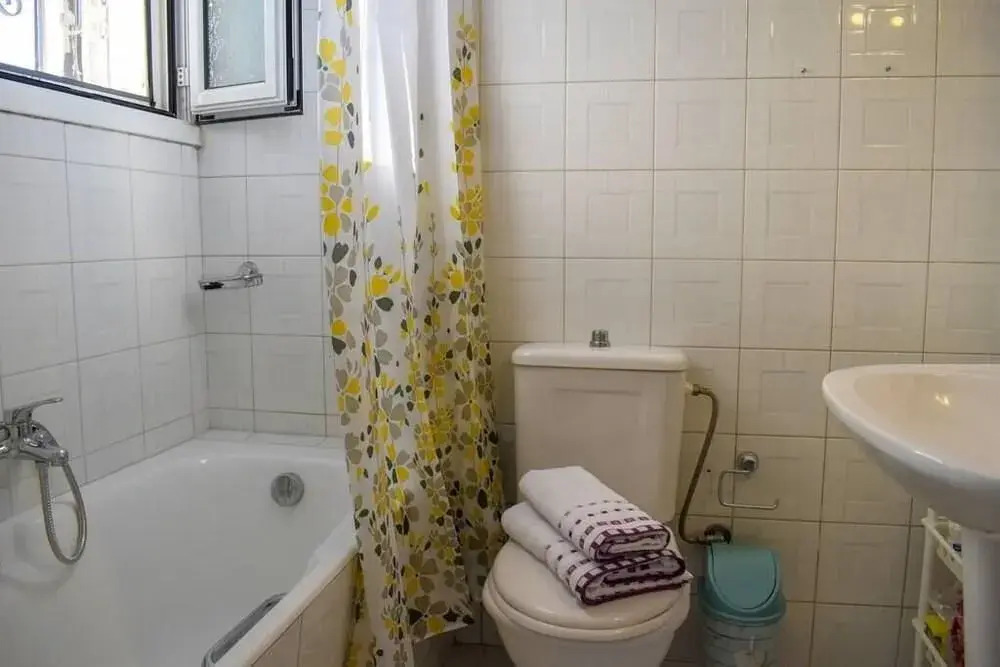 Cozy flat on the main square, 10min to the sea