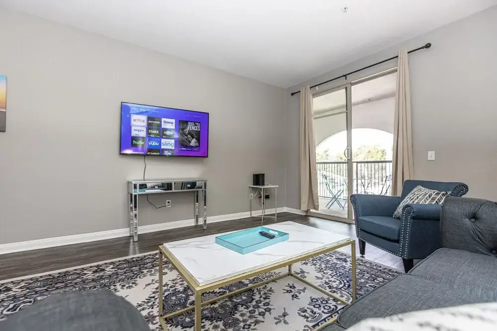King Beds Apt by SeaWorld. Pool, Hot Tub, Gym