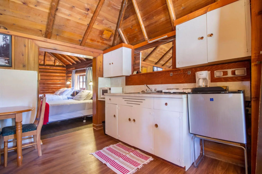 Kootenay Park Lodge