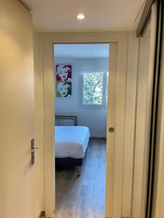 Chambre idéalement située à 50m de la Croisette
