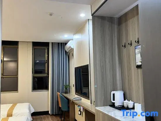 Luntai Zitong Hotel (Luntai Passenger Station Xinxin Road Pedestrian Street)