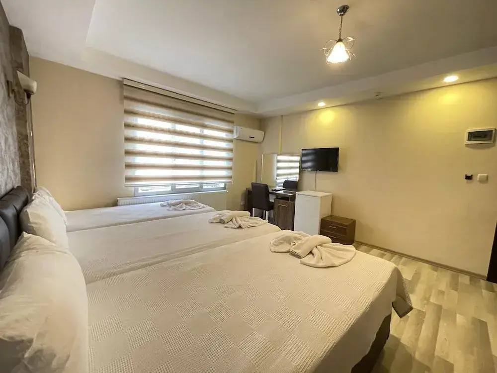 Ikarus Hotel
