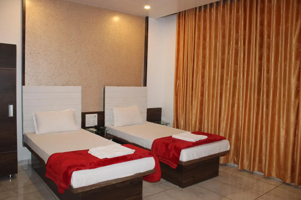 HOTEL GOLDEN PLAZA
