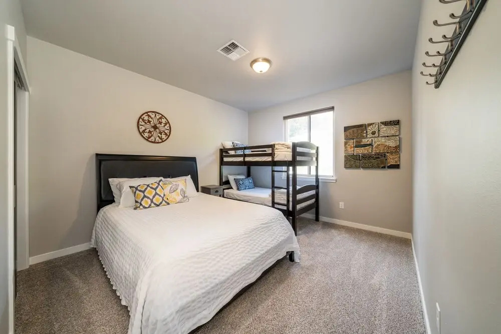 Marina's Edge Condo Walk to Restaurants, Wineries by RedAwning