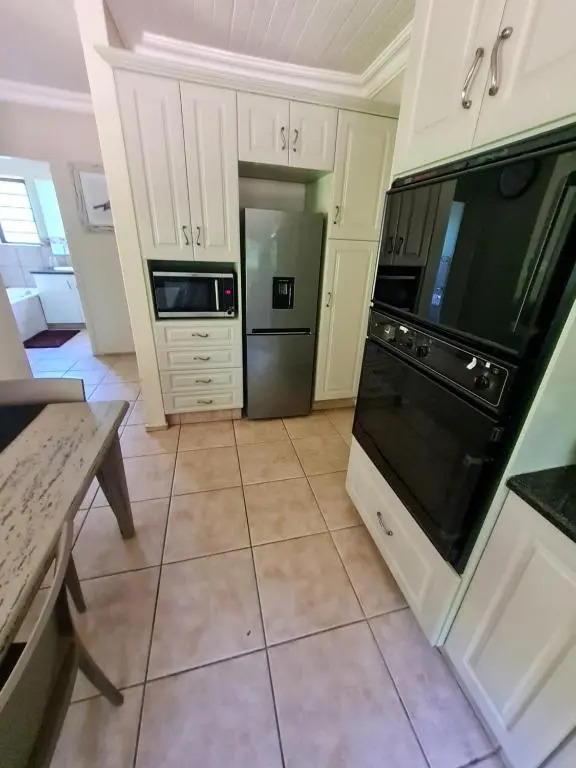 2 Bed Cottage at 6 Churchill Lane.