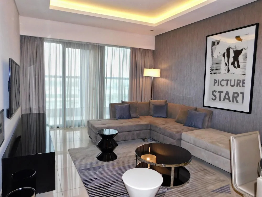Luton Vacation Damac Paramount Tower