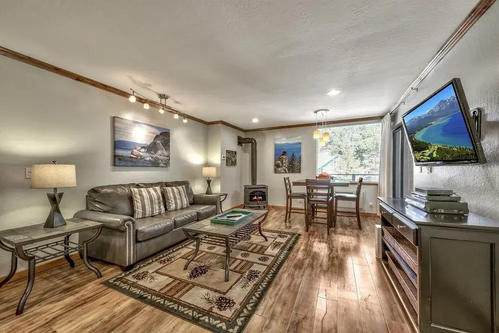 207 Lakeland - 1 Br Condo