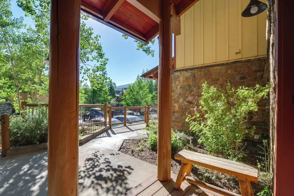 Ski-In Retreat w/ Pool! 2 Blocks to Main St Breck