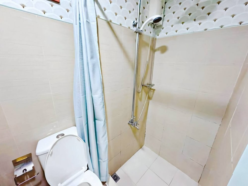 Budget Staycation MOA WiFi Smart TV
