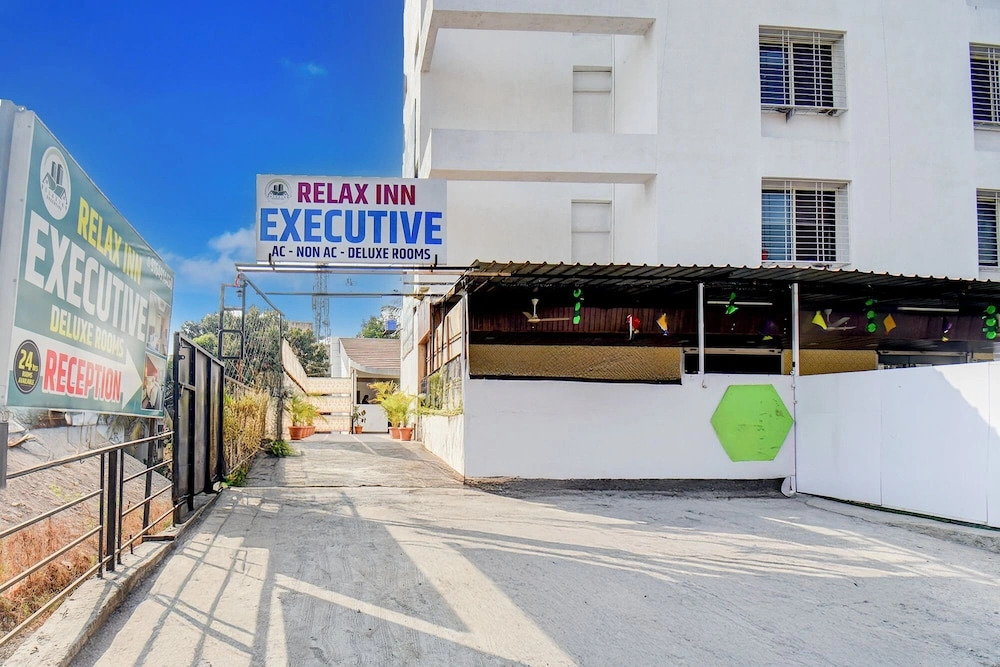 Fabhotel Relax Inn Executive