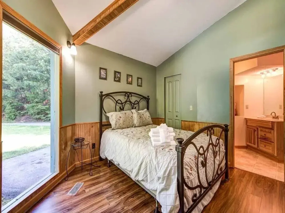 Woodsong - One Bedroom Cabin