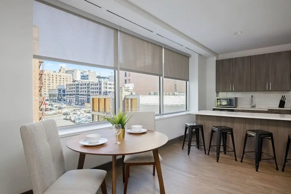 THE GRAND - Modern DT Apts with Free Parking by Zencity