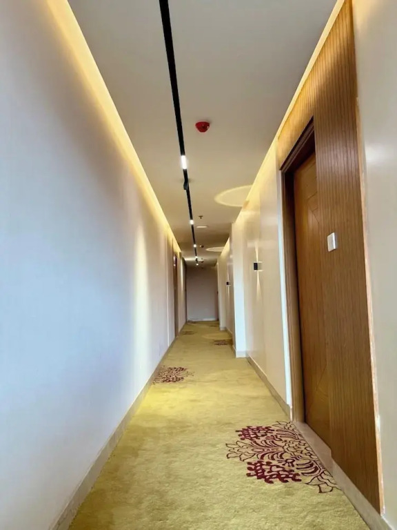 Monsoon Courtyard Luxury Hotel