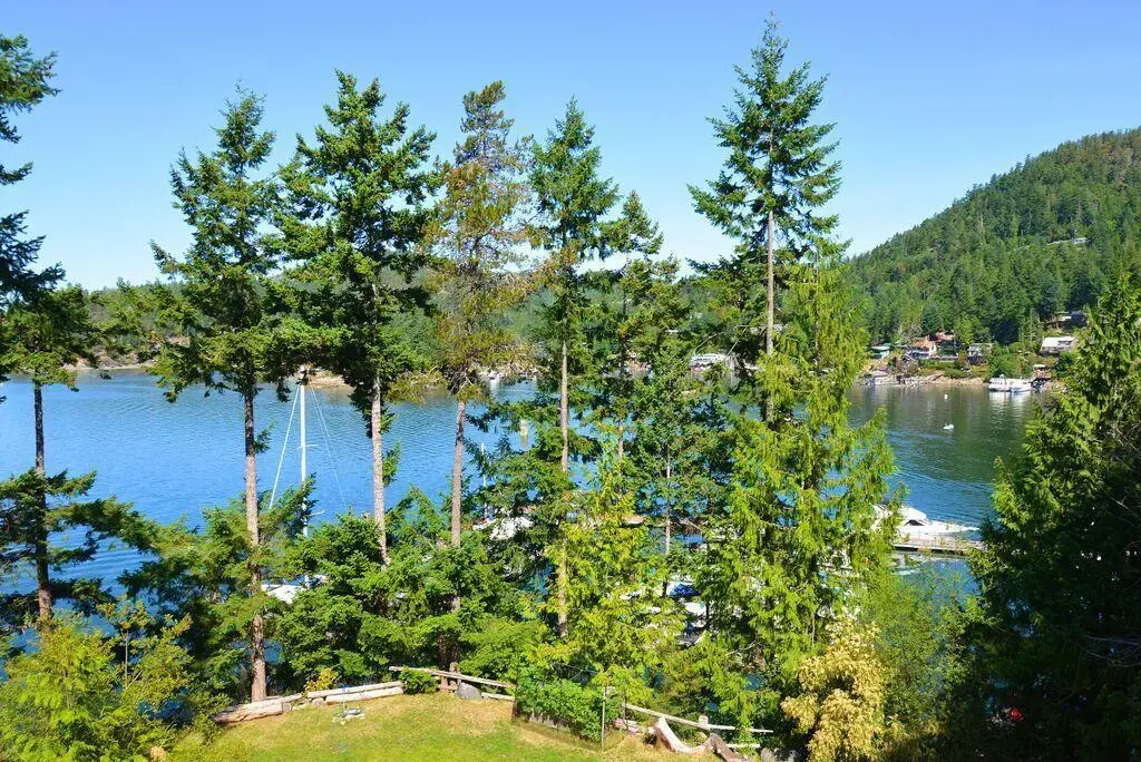 John Henrys Marina and Resort